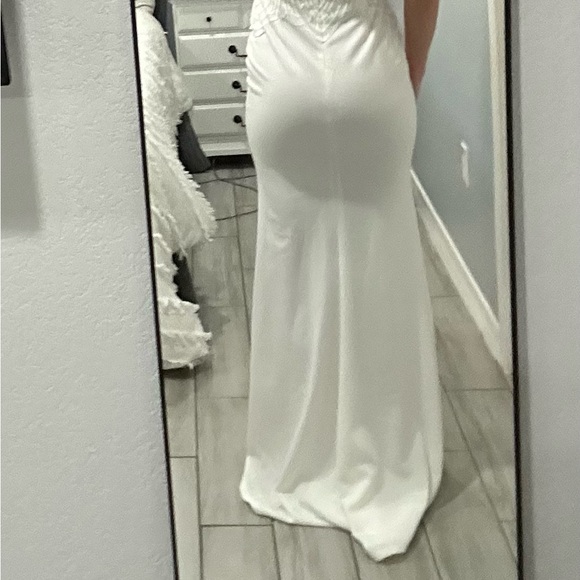 Beautiful half laced zip up dress. Could be used for a beach wedding, prom etc. - Picture 7 of 7